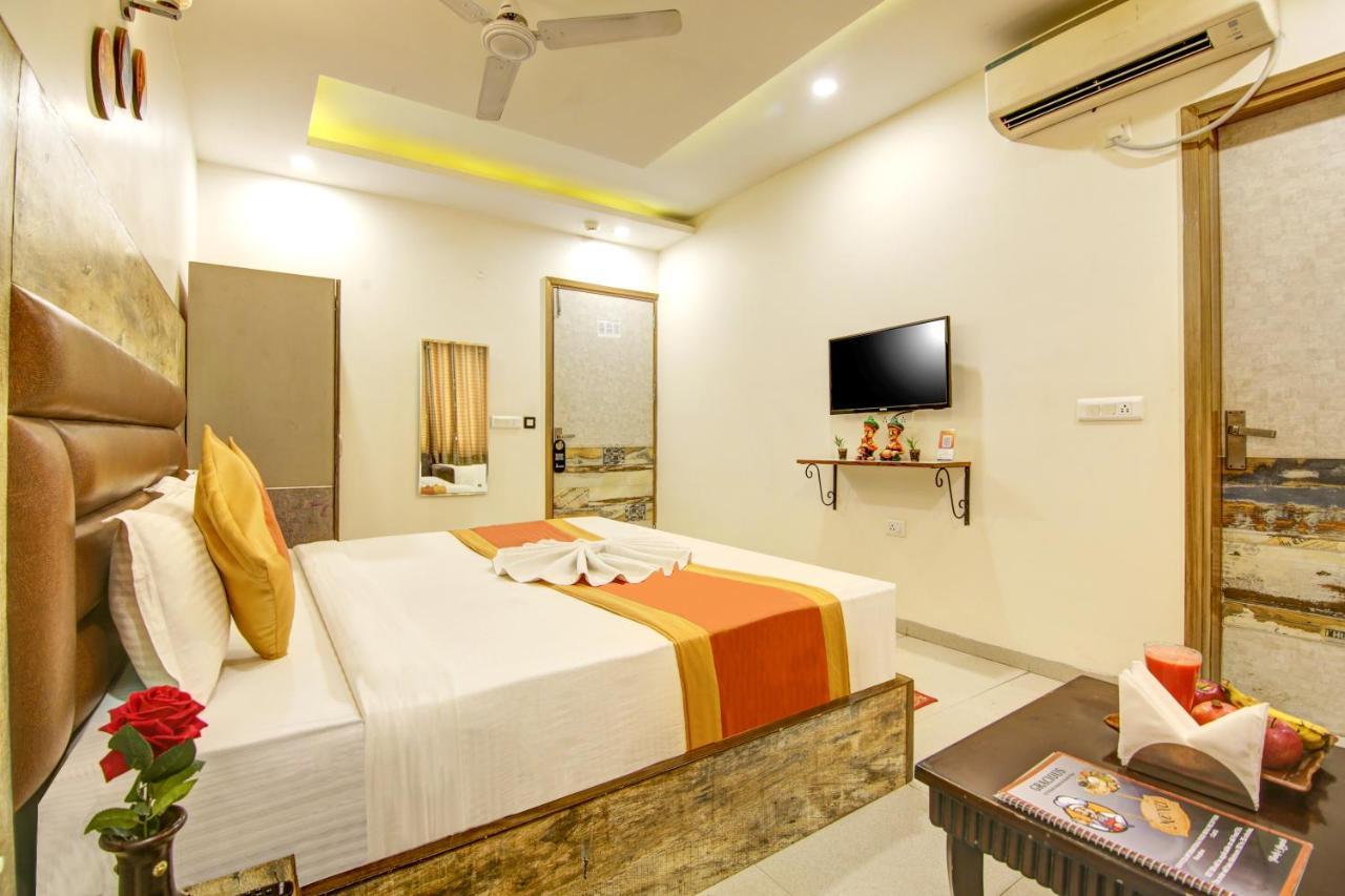 Gracious By Vishesh Hotels & Home Stay Нью-Делі Екстер'єр фото